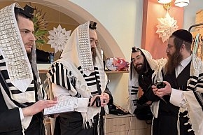 Pielgrzymka do grobu cadyka w Cieszanowie-6233