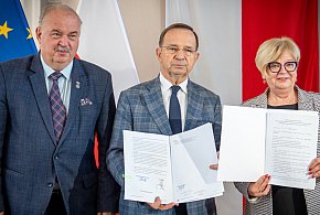 Podkarpackie/ Wojewoda podpisała ponad 130 umów inwestycje w obronę cywilną-366563