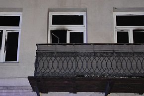 Trzech mężczyzn oskarżonych o brutalne pobicie i podpalenie dwóch mężczyzn-366777