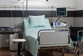 Lek wycofany z powodu zanieczyszczeń. W środku znaleziono fragmenty szkła-367383