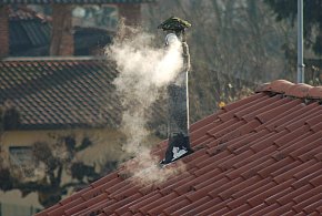 Policja uratowała starsze małżeństwo z pożaru sadzy-367439