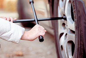 Z pozoru drobiazg, a może skończyć się tragedią. Urząd ostrzega kierowców-367633