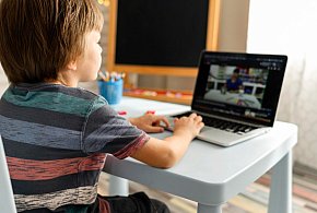 Popularni influencerzy mogą mieć kłopoty. Treści dla dzieci budzą kontrowersje-367727