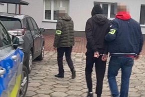 Terror w czterech ścianach: 37-latek katował rodzinę – trafił do aresztu!-367733
