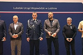 Komendant KPP w Szczebrzeszynie wyróżniony odznaczeniem krwiodawców-368151