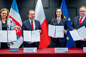 Niemal 900 mln zł dla Polregio na obsługę przewozów kolejowych-368382