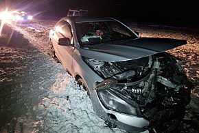 Czołowe zderzenie aut w Białowoli. Dwie osoby ranne-368989