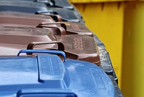 Fioletowe worki na odpady. Oto, co powinno tam trafiać-369254