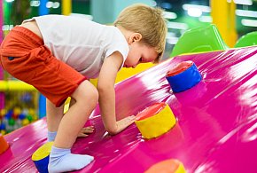 Zostawiasz dziecko w sali zabaw? Urząd wykrył poważne uchybienia-369366