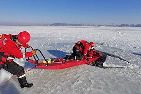Lód, adrenalina i ćwiczenia nad zalewem w Nieliszu