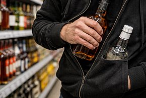 Policjant po służbie zatrzymał złodzieja w sklepie