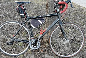 Krasnobród. Rowerzysta uderzył w auto po nagłym manewrze kierującej