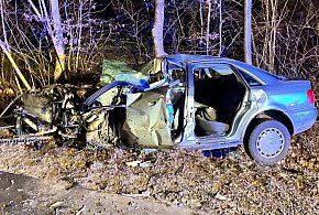 Czołowe zderzenie w Małkowie. Kierowca Audi ranny