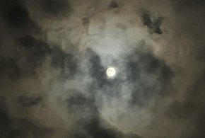 Ta noc ma wyjątkowe znaczenie. Pełnia wyznacza Wielkanoc 2026