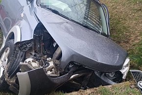 Poważny wypadek w powiecie biłgorajskim. 71-letni kierowca w szpitalu