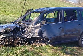 Pijany kierowca dachował w gminie Jarczów. Trzy osoby ranne