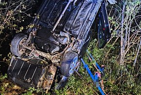 Auto uderzyło w drzewo. Nowe ustalenia po wypadku w Zagrodzie