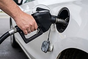 Jak długo będziemy tankować taniej? Rząd podał nowy termin