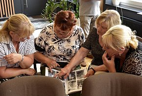 Historia ukryta na szklanych negatywach. Mieszkańcy Harasiuk odkrywali przeszłość