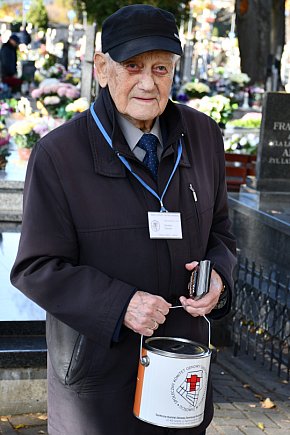 Kwesta 1 listopada na cmentarzu-6111