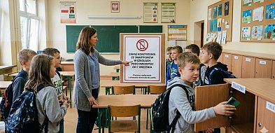 Zakaz smartfonów w podstawówkach od września