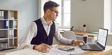 Lekarz na działalności gospodarczej – jakie podatki i składki ZUS trzeba płacić