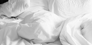 Sypialnia jako prywatna strefa regeneracji – jak dzięki tekstyliom zadbać o zdrowy