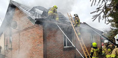 Trzeszczany: Pożar domu nad ranem. Parafia pomaga pogorzelcom