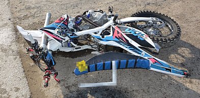 Motocyklista z zakazem, kierowca auta po alkoholu. Groźny wypadek w Janowie Lub.