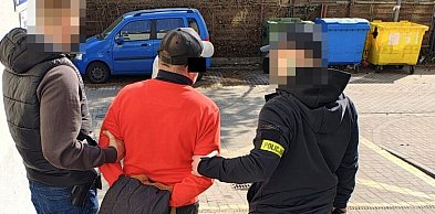 Zatrzymanie 46-latka poszukiwanego listem gończym za oszustwa