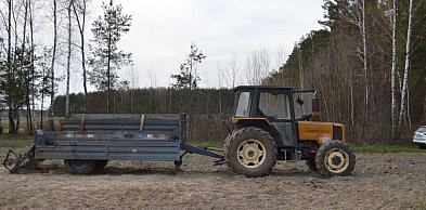 Maszyna rolnicza okaleczyła 58-latka! Dramatyczna akcja LPR