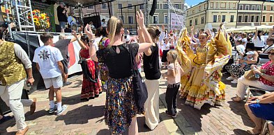 Prokuratura poszukuje podejrzanego o grożenie śmiercią artystom-366662