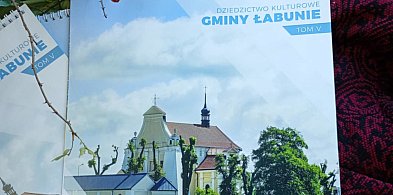 Kapliczki i krzyże przydrożne Gminy Łabunie. Kalendarz 2026-368691