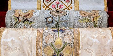 Lublin/ Szaty liturgiczne sprzed wieków na wystawie w skansenie-368911