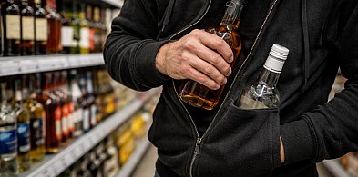 Policjant po służbie zatrzymał złodzieja w sklepie