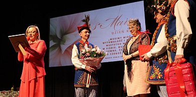 Dzień Kobiet w Tomaszowskim Domu Kultury