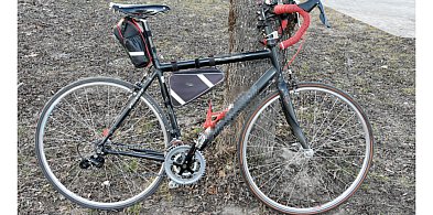 Krasnobród. Rowerzysta uderzył w auto po nagłym manewrze kierującej