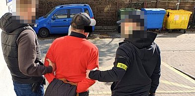 Zatrzymanie 46-latka poszukiwanego listem gończym za oszustwa