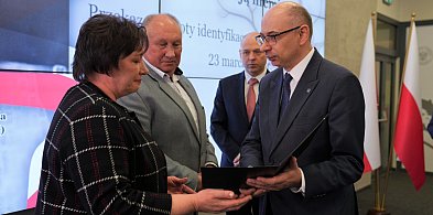 Krewni rodziny zamordowanej za ukrywanie Żydów odebrali noty identyfikacyjne