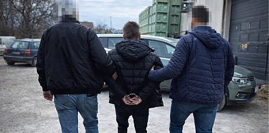 31-latek poszukiwany dwoma listami gończymi zatrzymany