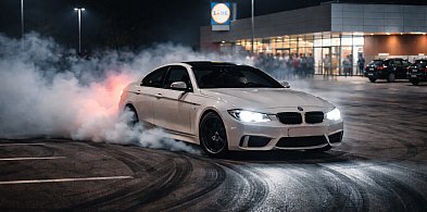 Pościg za kierowcą Audi w Biłgoraju. Driftował na parkingu