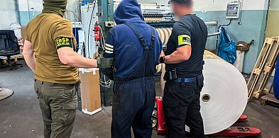 KAS i CBŚP rozbiły nielegalną drukarnię do produkcji papierosów