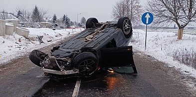 Noworoczny dramat Jarosławcu. Auto na dachu-369040