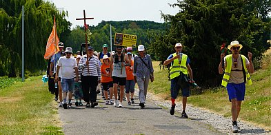 Pielgrzymi pieszo ruszyli do Krasnobrodu. Kilkadziesiąt kilometrów modlitwy