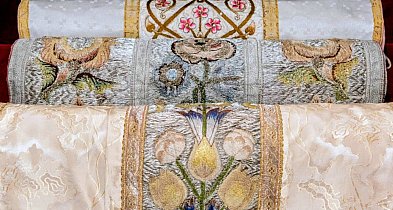 Lublin/ Szaty liturgiczne sprzed wieków na wystawie w skansenie-368911