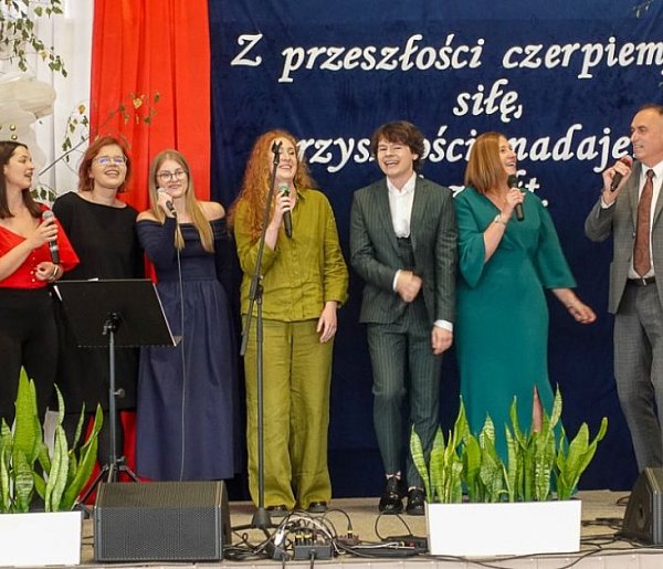 Wielka gala 80-lecia Zespołu Szkół w Lubaczowie-366622