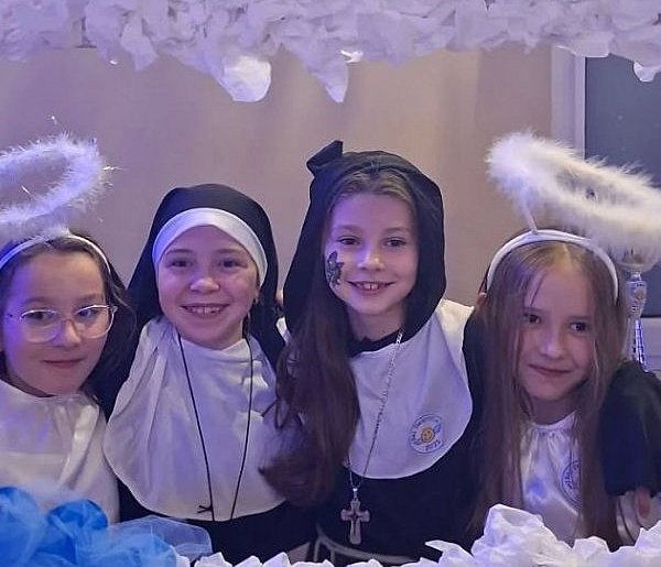 Dzieci bawiły się na Balach Wszystkich Świętych-367493