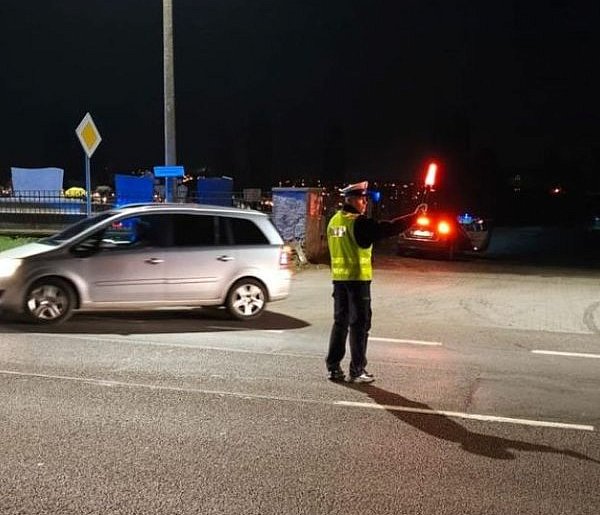 Bezpieczny powrót do domu. Policja kontroluje drogi po świętach-367490