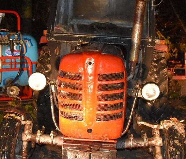 Ciągnik bez świateł, kierowca z promilami-367544