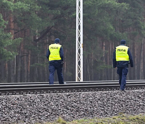 Tajemniczy obiekt przy torach na odcinku Puławy Azoty – Zarzeka-367830